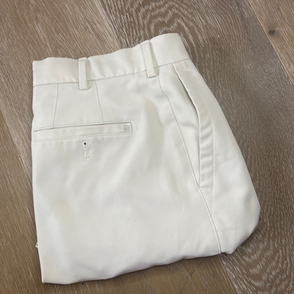 Peter Millar Men’s 33 White Solid Golf Polyester Chino Shorts